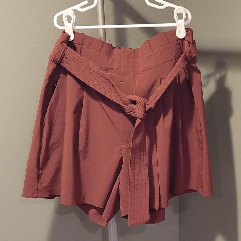 Athleta Skyline II Short Paperbag Waist Tie Shorts,‎ Size 6, Maroon Red